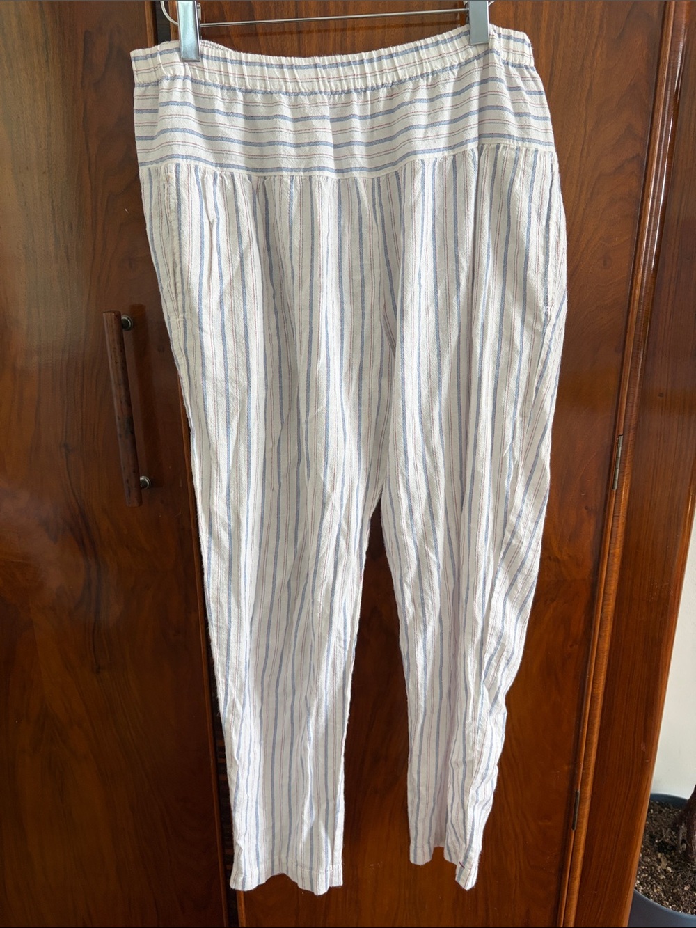 XiRENA White Cotton and Linen Pants with Blue and Red Stripes